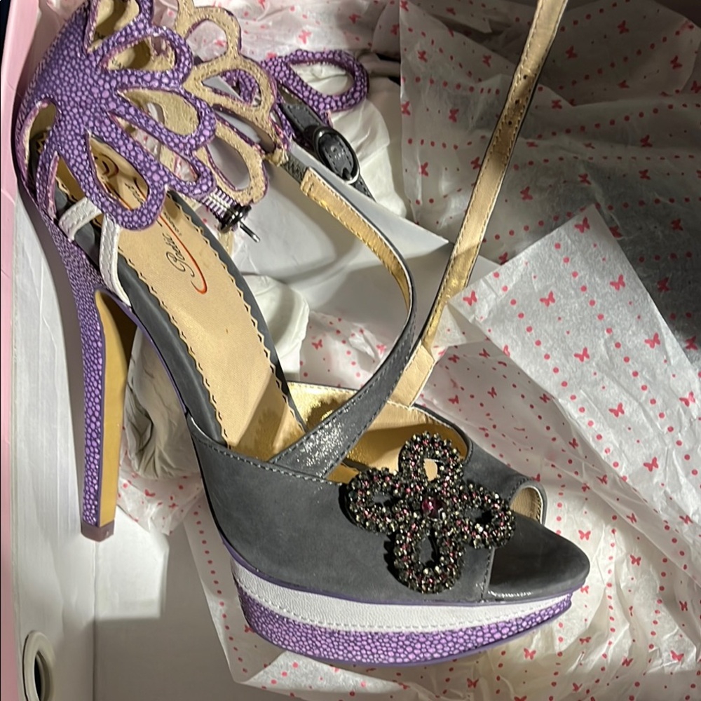 Poetic License Good to be bad grey sandals
